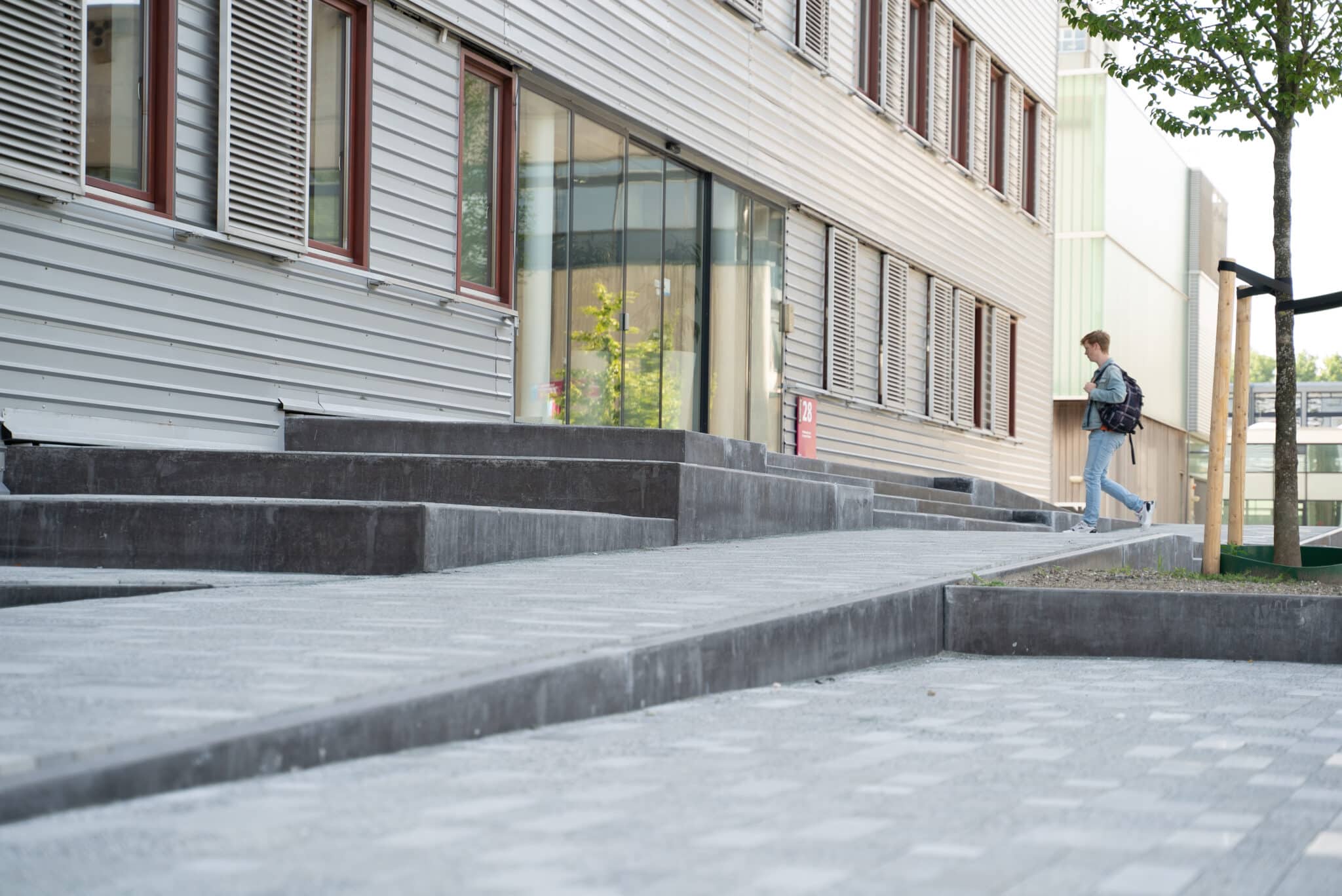 Bosch Beton Custom Anthracite Retaining Walls At Tu Delft