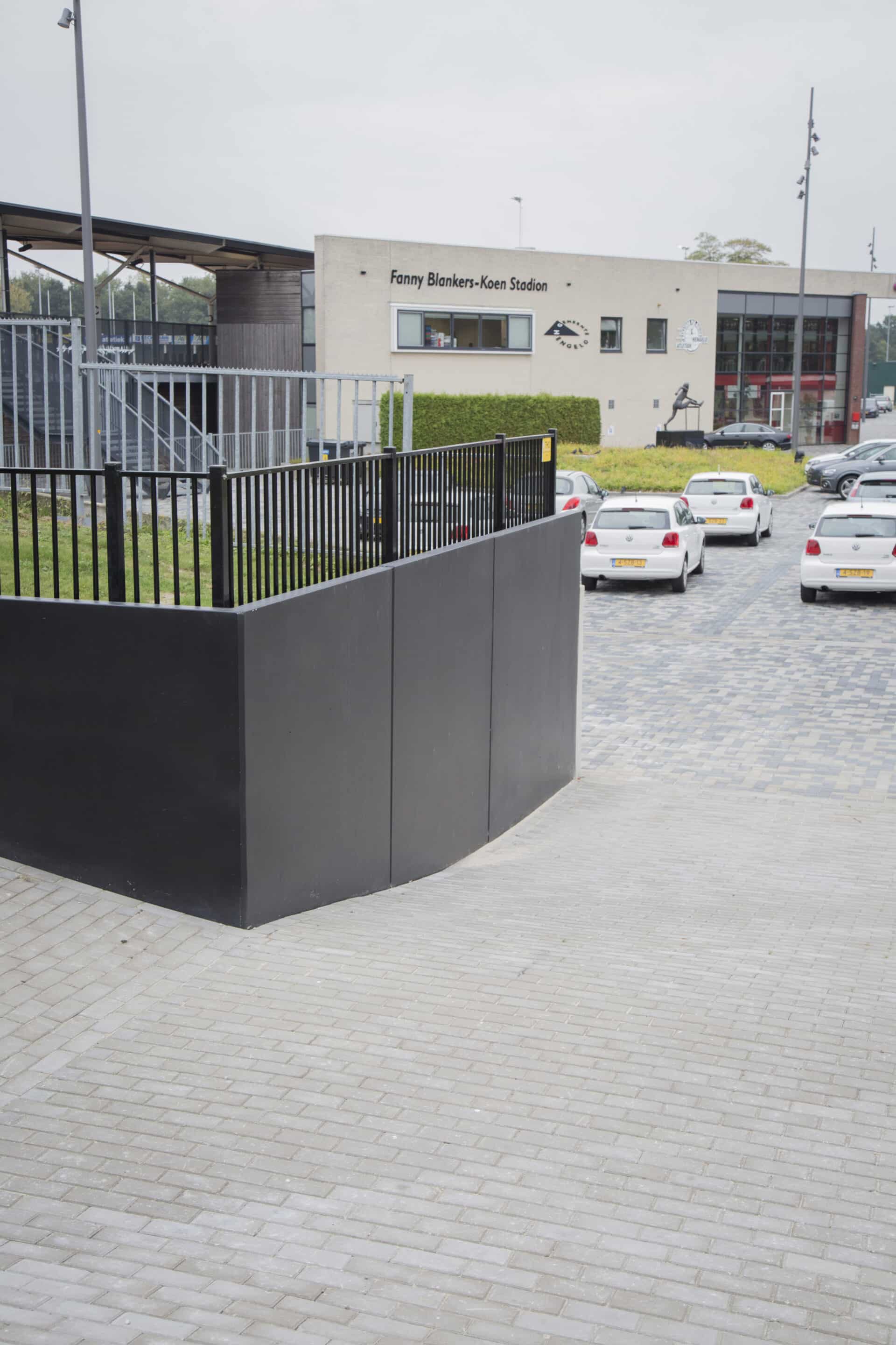 Bosch Beton Anthracite Retaining Walls Modernise Fbk Stadium